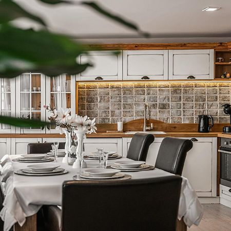 Luxurious And Royal Apartment In The Old Town Bratislava Luaran gambar
