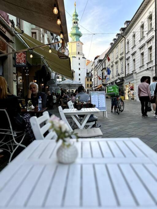 Luxurious And Royal Apartment In The Old Town Bratislava Luaran gambar