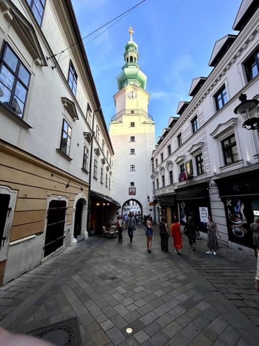 Luxurious And Royal Apartment In The Old Town Bratislava Luaran gambar