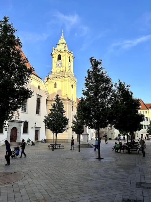 Luxurious And Royal Apartment In The Old Town Bratislava Luaran gambar