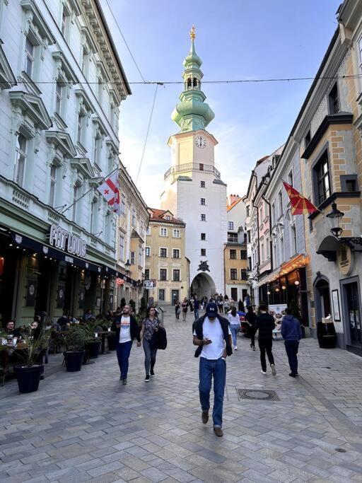 Luxurious And Royal Apartment In The Old Town Bratislava Luaran gambar