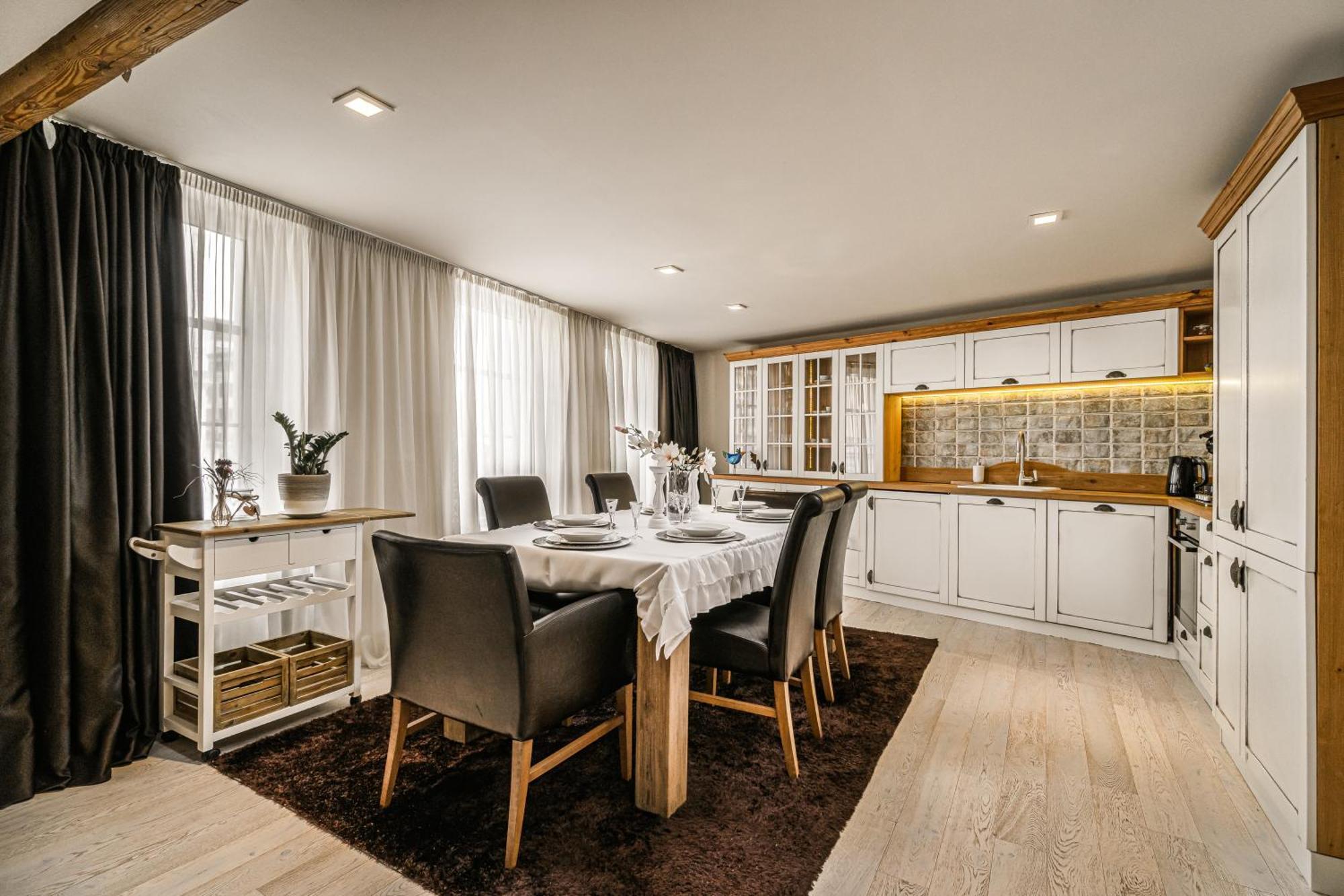 Luxurious And Royal Apartment In The Old Town Bratislava Luaran gambar