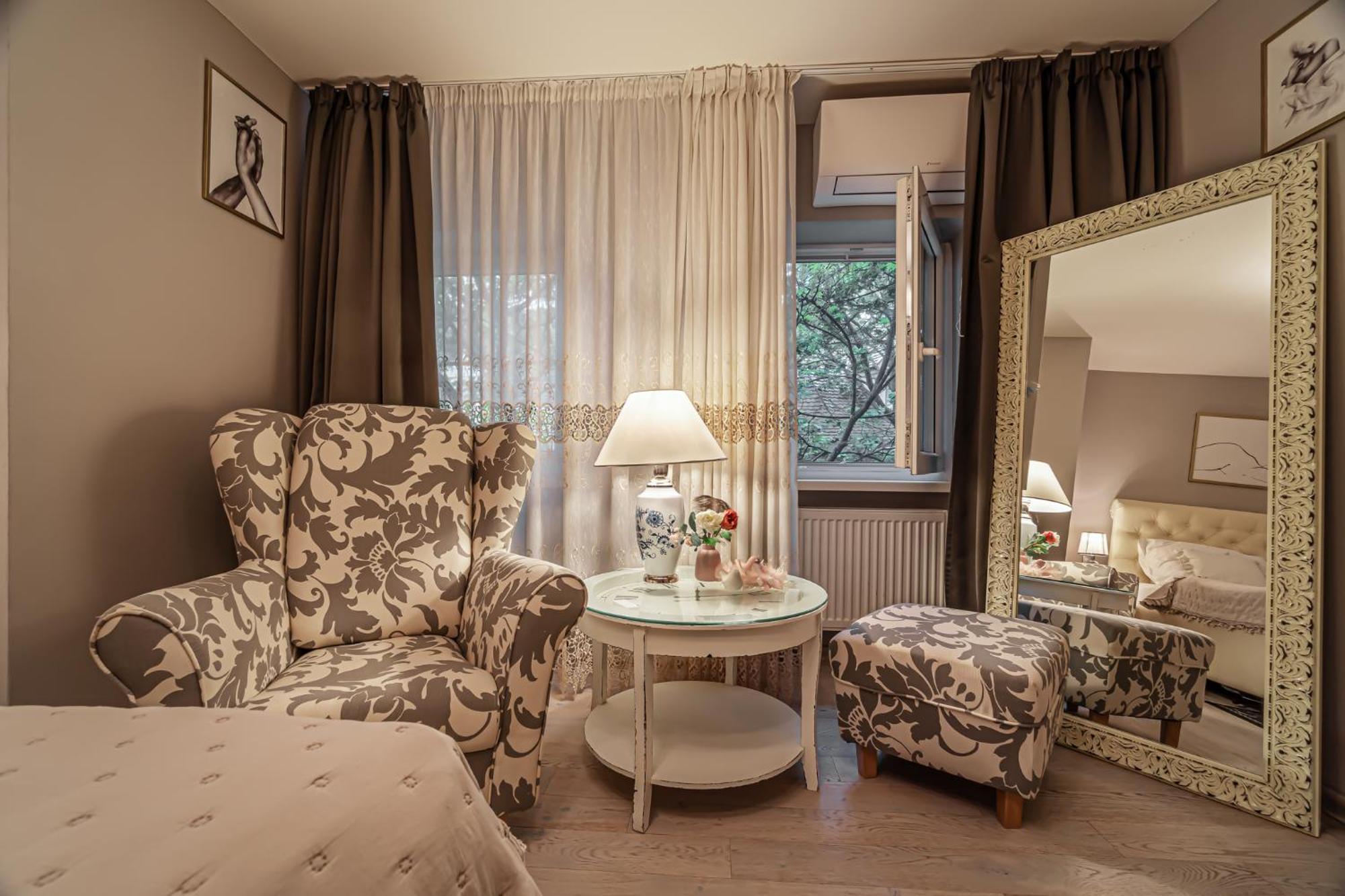 Luxurious And Royal Apartment In The Old Town Bratislava Luaran gambar